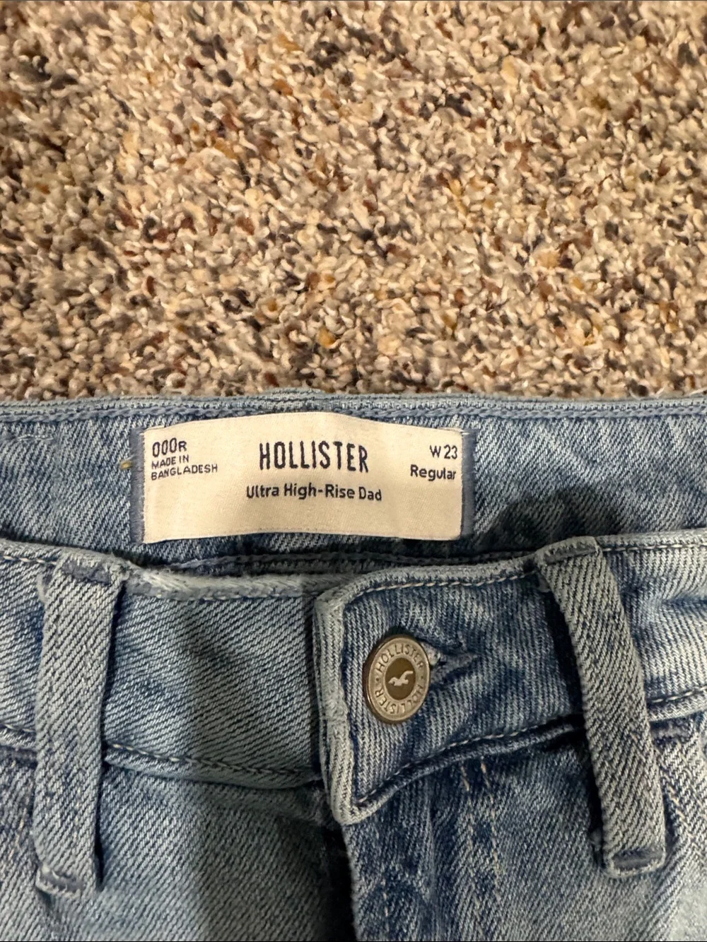 Hollister Ultra High-Rise Dad Jeans - Light Blue - Picture 3 of 5